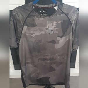 Men's Medium Matix Gray Camo Short Sleeve Active Sporty/Vacation/  Wear Shirt